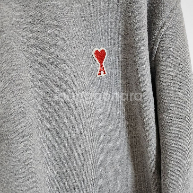 M 아미 그레이 스몰 하트자수 맨투맨 E20HJ007--2