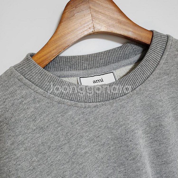 M 아미 그레이 스몰 하트자수 맨투맨 E20HJ007--1