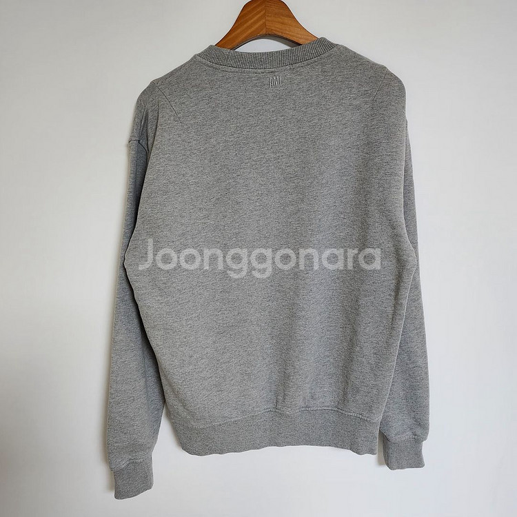 M 아미 그레이 스몰 하트자수 맨투맨 E20HJ007--3