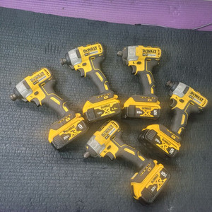 디월트충전임팩 배터리포함 개당가격 랜덤발송