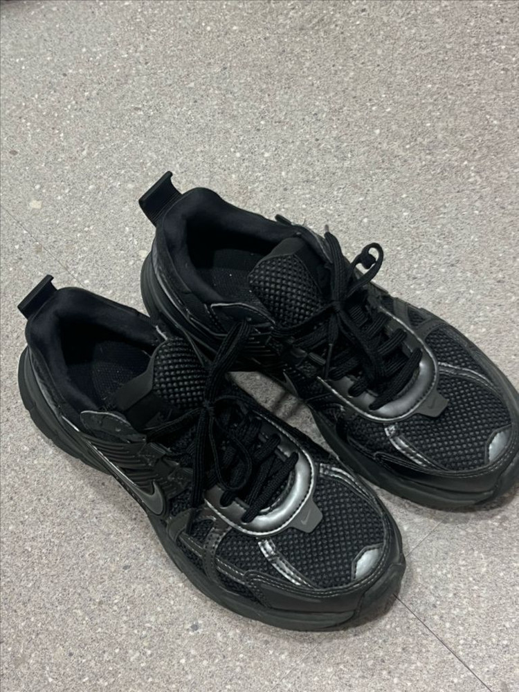 나이키 v2k run 235--2