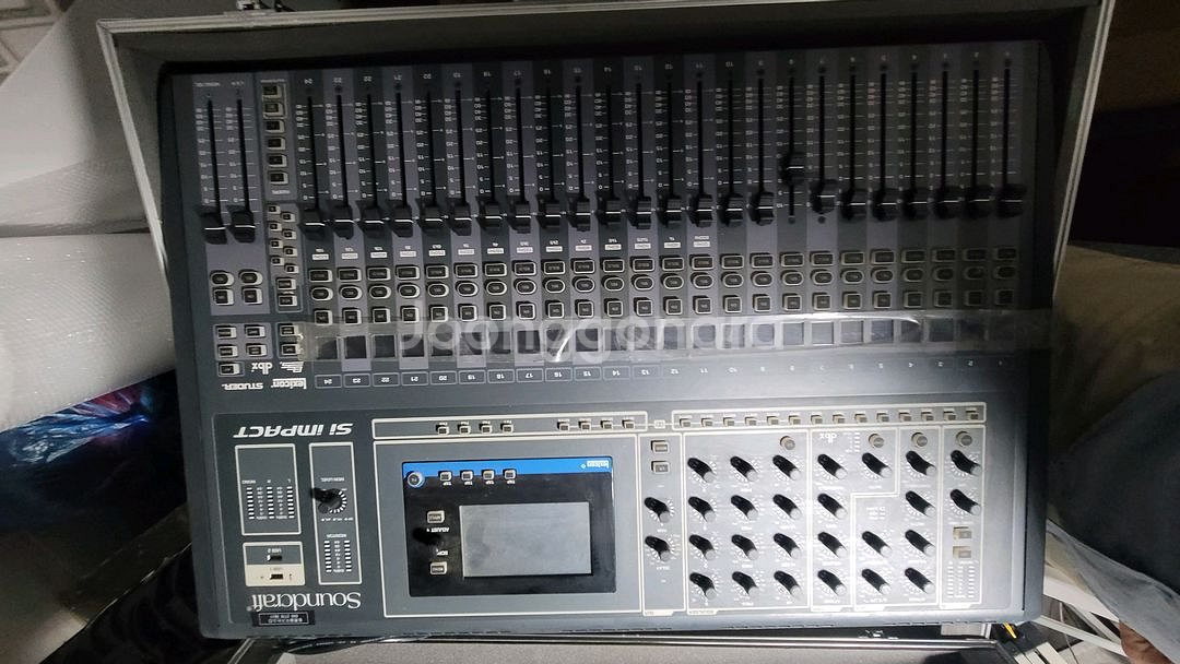SoundCraft SI impact--3