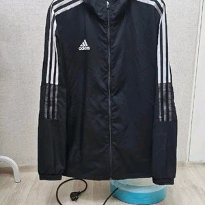 남성아디다스바람막이 xL