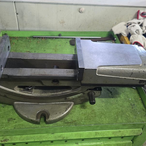 각도 조절 바이스