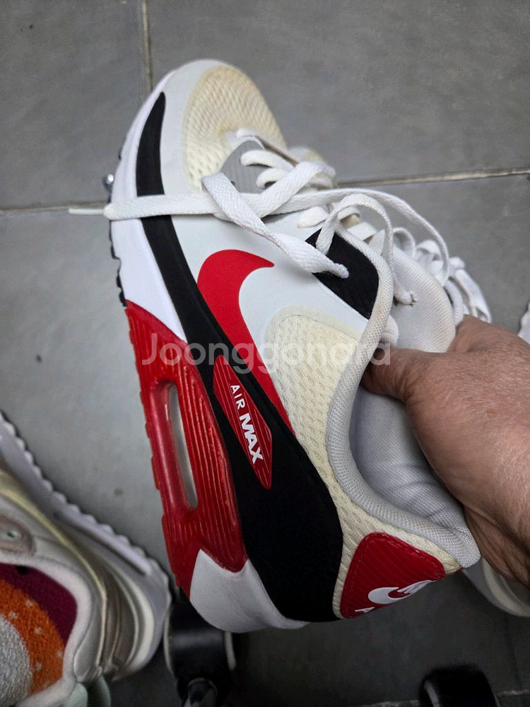 나이키 에어맥스 90. 275--0