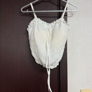 캡내장 끈 나시 블라우스