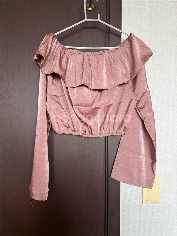 오프숄더 블라우스 프릴 긴팔--0