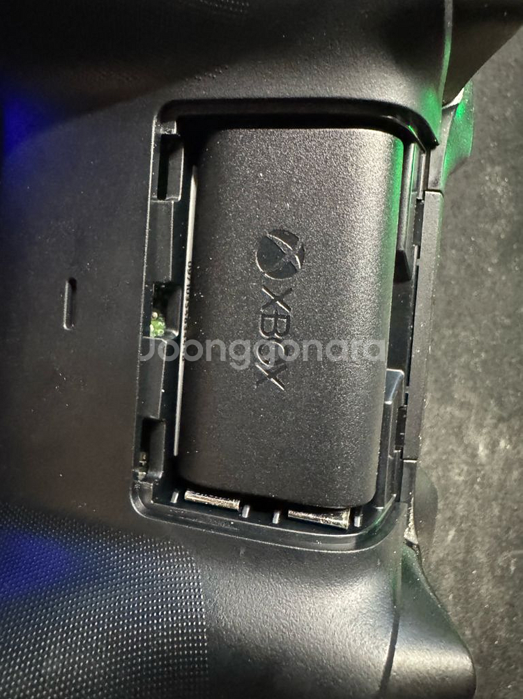 엑스박스 컨트롤러, 충전용 공식 배터리 팔아요--1