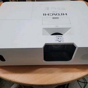 히타치 CP-X5550 5800안시 중고빔프로젝터