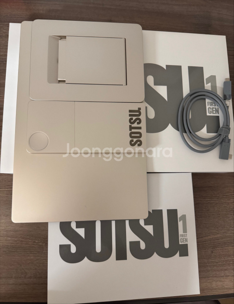 SOTSU 포터블 모니터 14인치 판매합니다--1