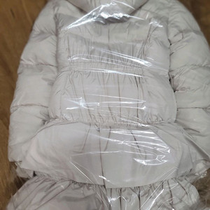 마리앤모리 후드털 프릴롱패딩 (120~130)