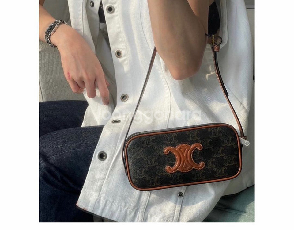 셀린느 퀴르 트리옹프 미니 카메라 숄더백--1