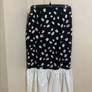 [미사용]리가든 도트무늬 스커트 블랙