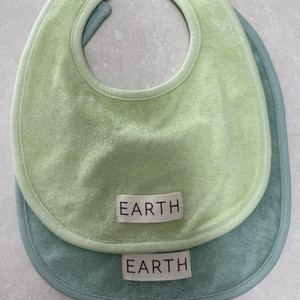 얼쓰 빕 턱받이 새상품