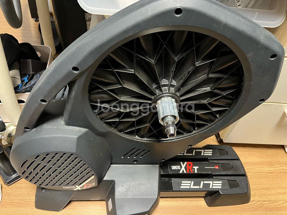 엘리트 디레토 XR-T 스마트 로라 트레이너입니다--0