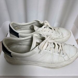 지방시 스니커즈 판매 합니다.