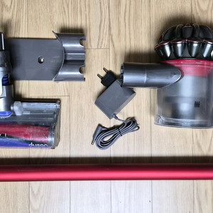 깨끗하게 세척한 다이슨 무선 청소기 V8(24분 연속동