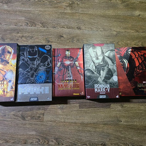 핫토이 아이언맨 개별 팝니다.