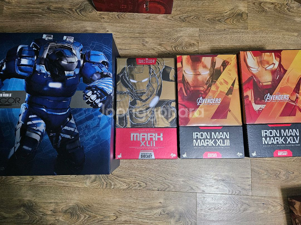 핫토이 아이언맨 개별 팝니다.--1