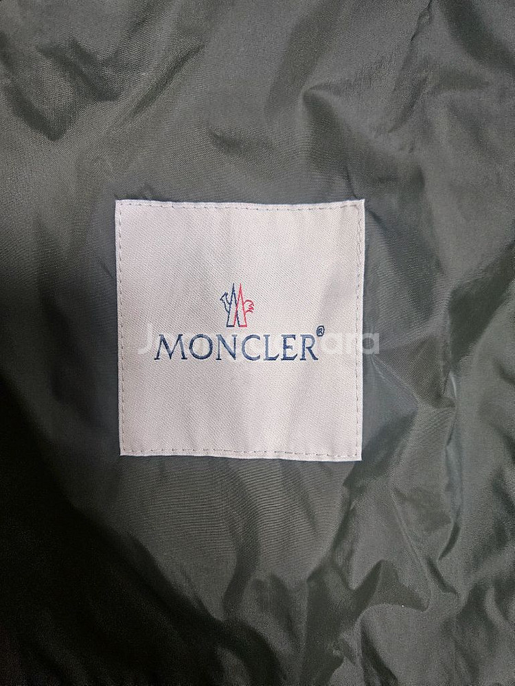 몽클레어 카키 바람막이 새상품 팔아요.--2