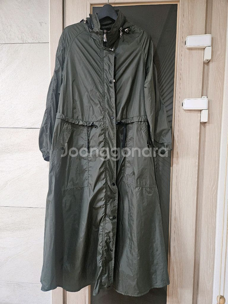 몽클레어 카키 바람막이 새상품 팔아요.--1