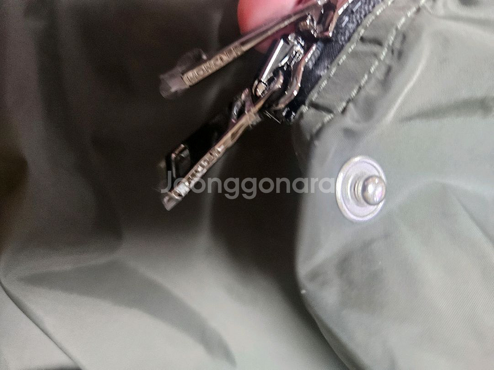 몽클레어 카키 바람막이 새상품 팔아요.--5