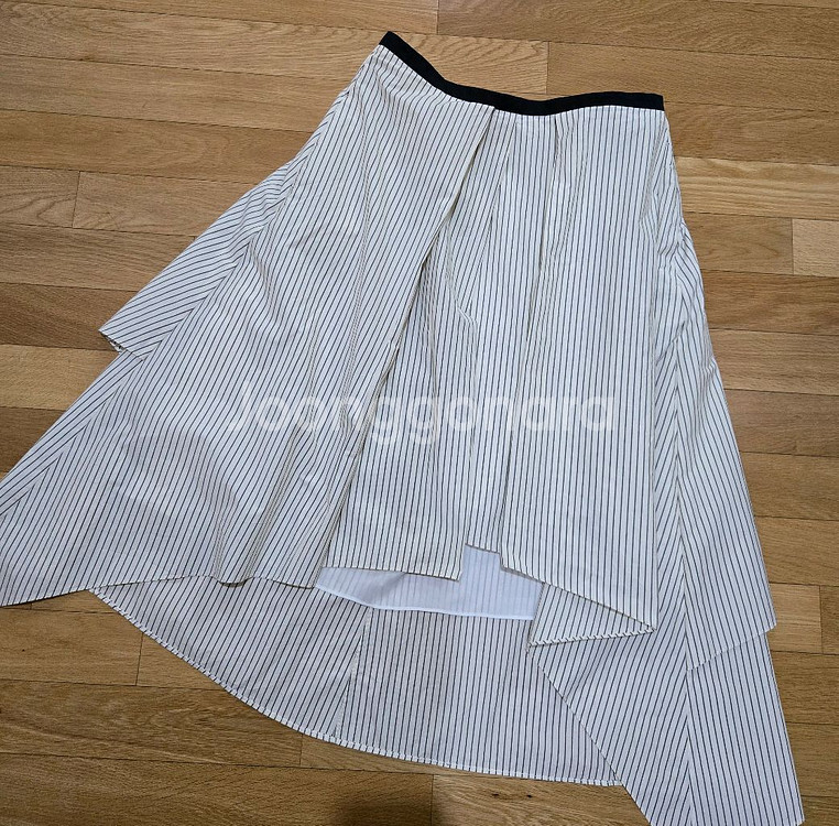 브루넬로쿠치넬리 스커트 유로44. 에르메스,로로피아나--0