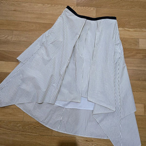 브루넬로쿠치넬리 스커트 유로44. 에르메스,로로피아나