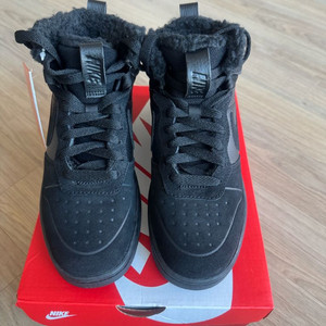 나이키 겨울용 주니어 미드 부츠(230사이즈)
