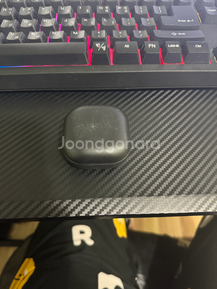 오래된 사용 하는 갤럭시버즈프로 2로 판매를 합니다.--0