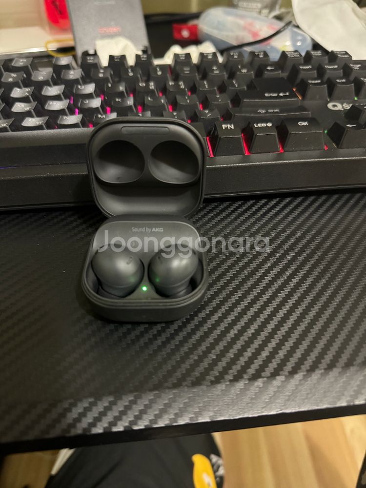 오래된 사용 하는 갤럭시버즈프로 2로 판매를 합니다.--1