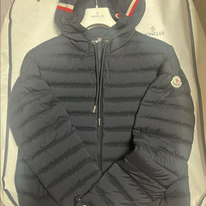 몽클레어 eus 에우스 경량패딩 새상품급 판매합니다