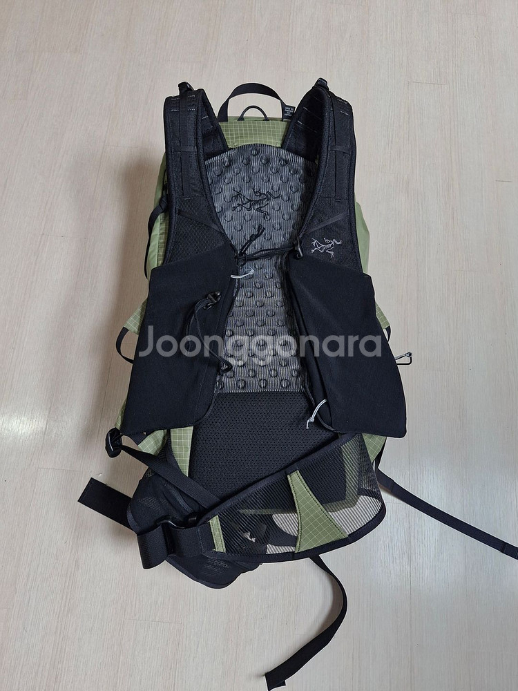 아크테릭스 에어리어스35 백팩 + 디팩 판매합니다.--2