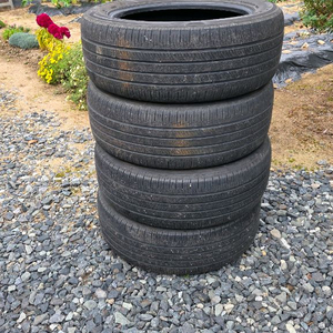 235 55 19 타이어4짝판매합니다.