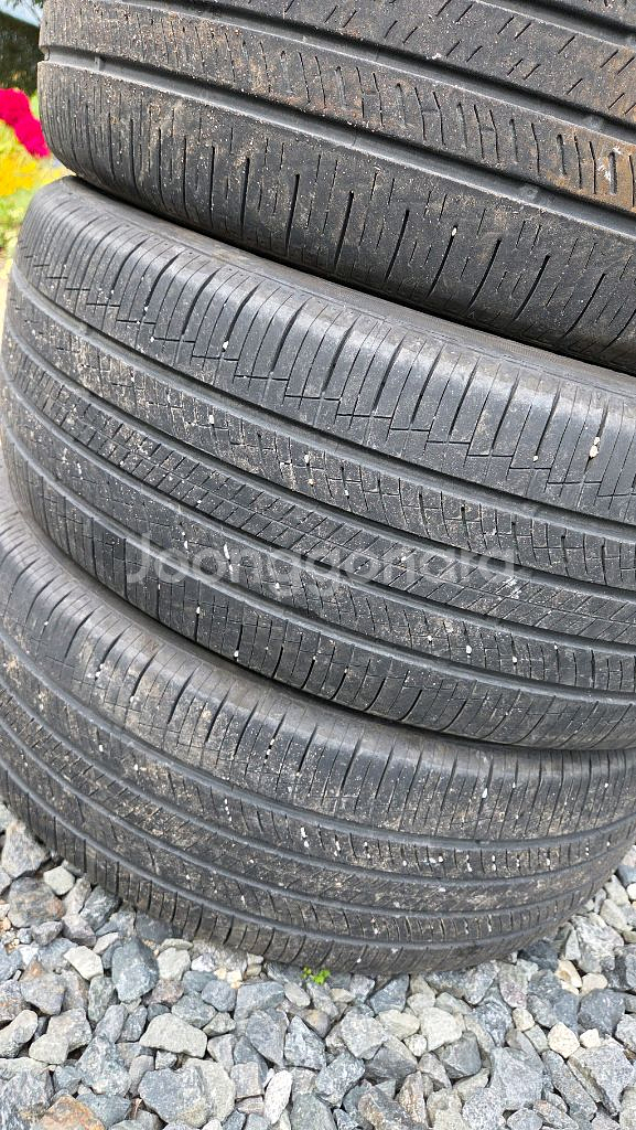 235 55 19 타이어4짝판매합니다.--2