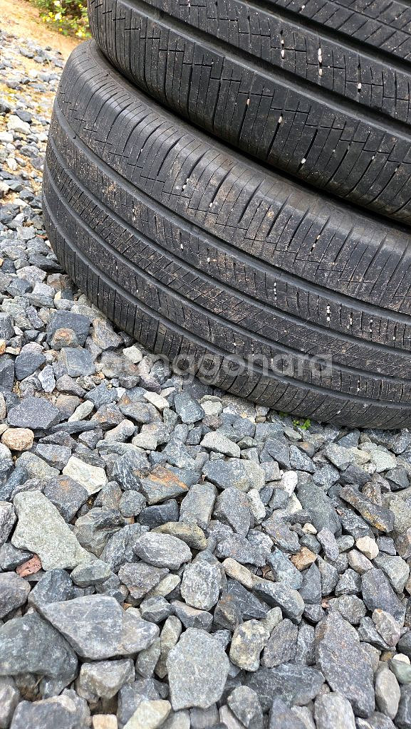 235 55 19 타이어4짝판매합니다.--1