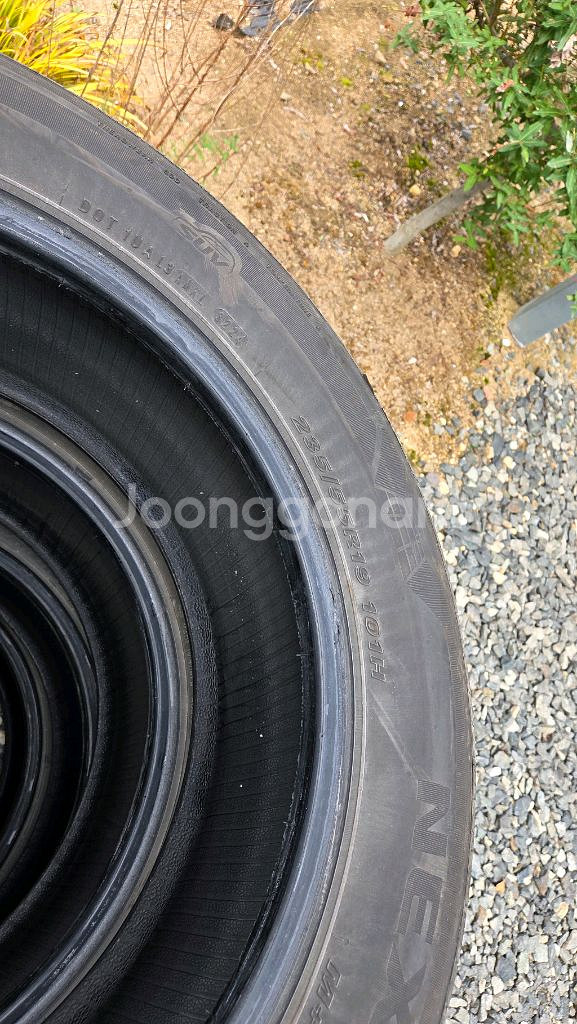 235 55 19 타이어4짝판매합니다.--7