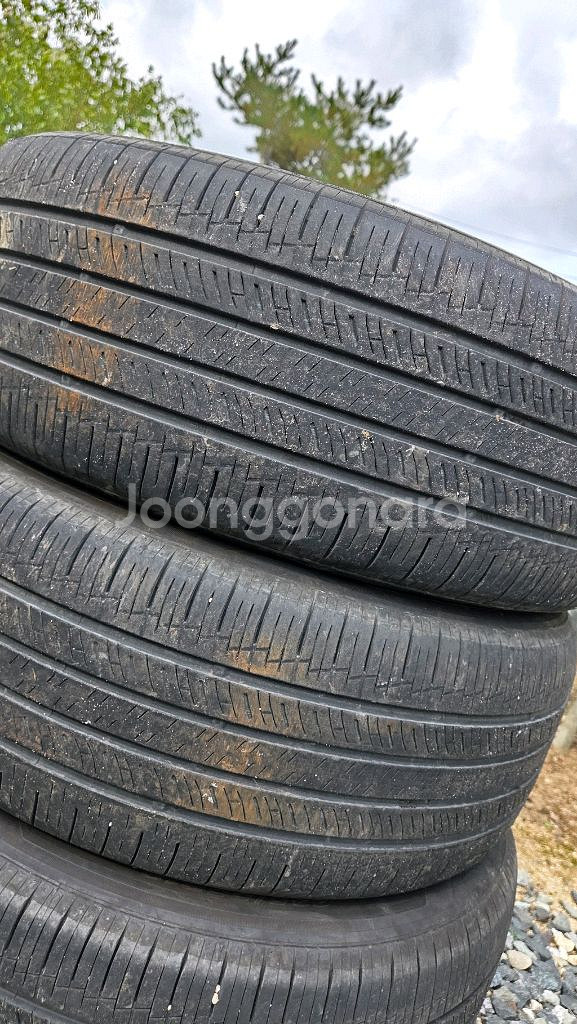 235 55 19 타이어4짝판매합니다.--4