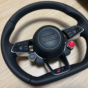 아우디 R8 순정 핸들 미사용 새부품팝니다