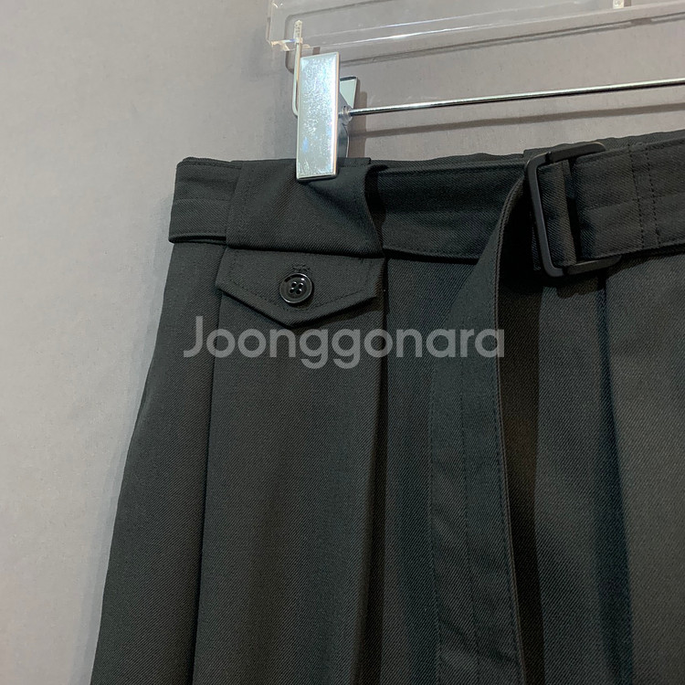 M 인사일런스 더블 플리츠 벨티드 울 팬츠 차콜--3