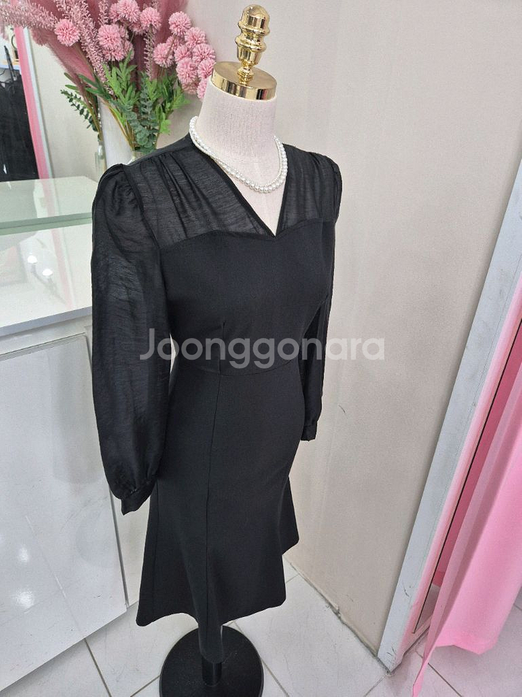 블랙 브이넥 쉬폰 배색 미디 원피스ㅡ무배--4