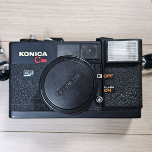 코니카 C35 필름카메라