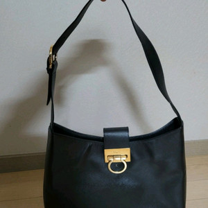 정품 페라가모 사피아노 리얼가죽 금장 숄더백