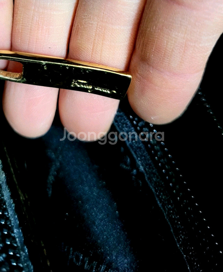 정품 페라가모 사피아노 리얼가죽 금장 숄더백--5