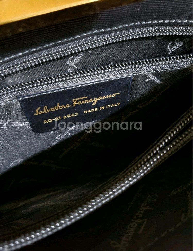 정품 페라가모 사피아노 리얼가죽 금장 숄더백--6