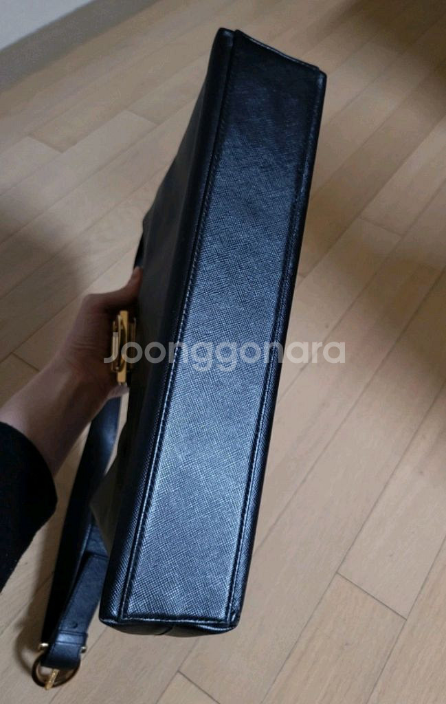 정품 페라가모 사피아노 리얼가죽 금장 숄더백--7