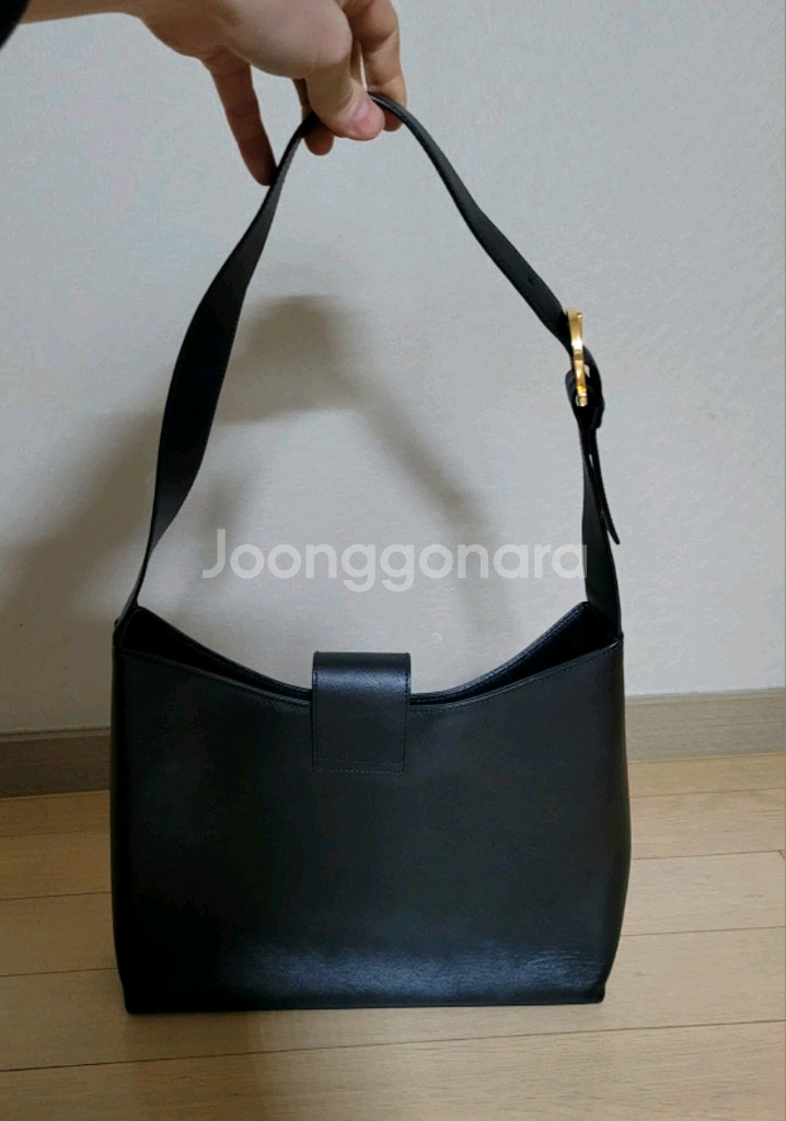 정품 페라가모 사피아노 리얼가죽 금장 숄더백--9