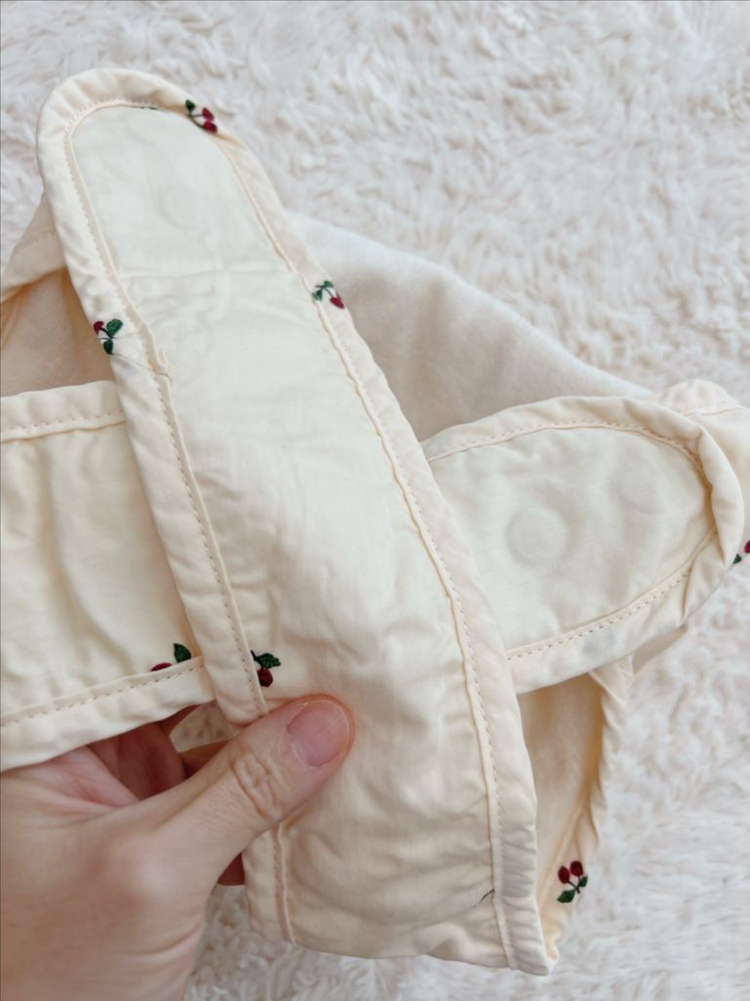 콩제슬래드 체리 턱받이--1