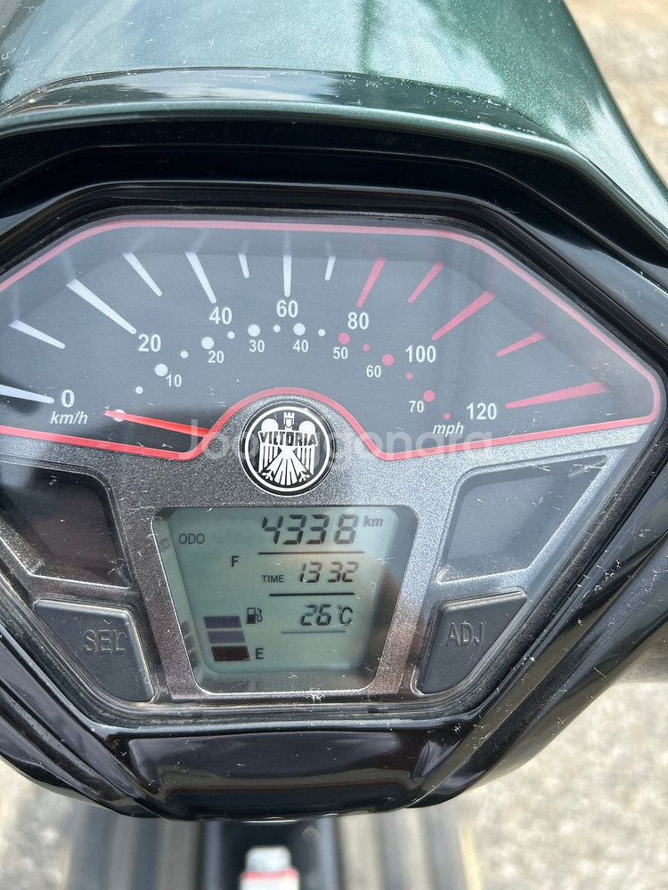 빅토리아니키125 23년 짧은키로수 판매합니다.--8