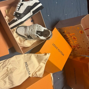 루이비통 lv 트레이너 스니커즈 270 uk8 새상품